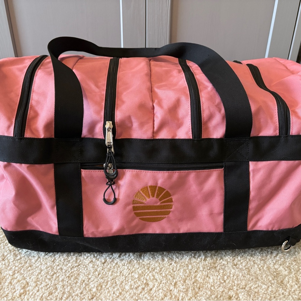 Tobiq travel duffle in Bahama Sands